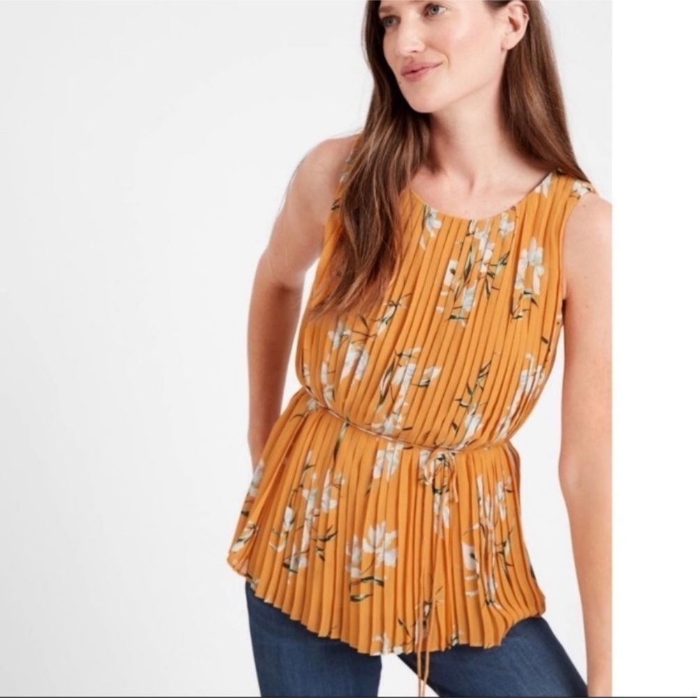 NWT Banana Republic Sleeveless Floral Top.